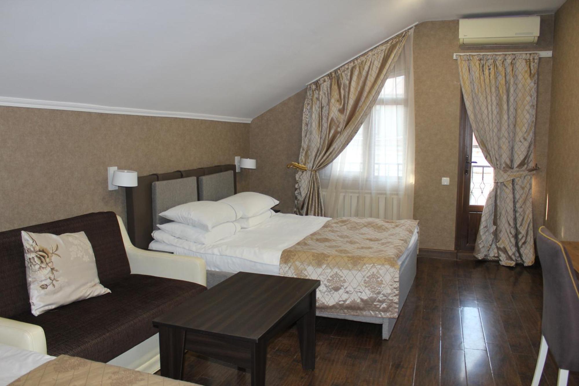 Luxor 1902 Batumi Esterno foto